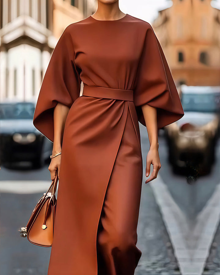 Amira™ jurk met elegante mouwen en ceintuur